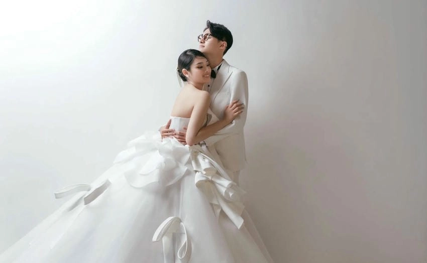 Background ảnh cưới hoa giả đẹp như thật và bền màu