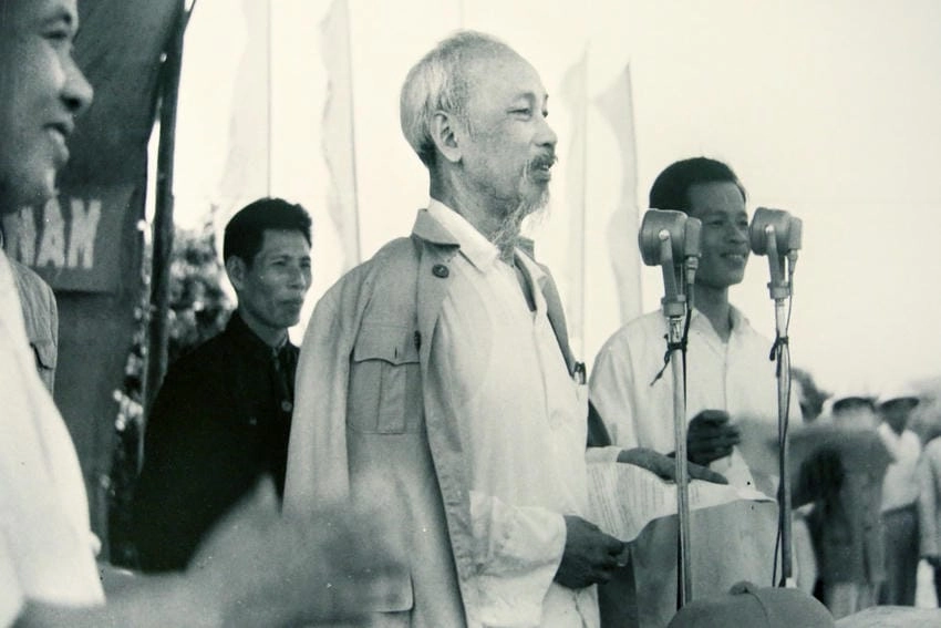 Background Bác Hồ hội trường tạo không khí chuẩn mực