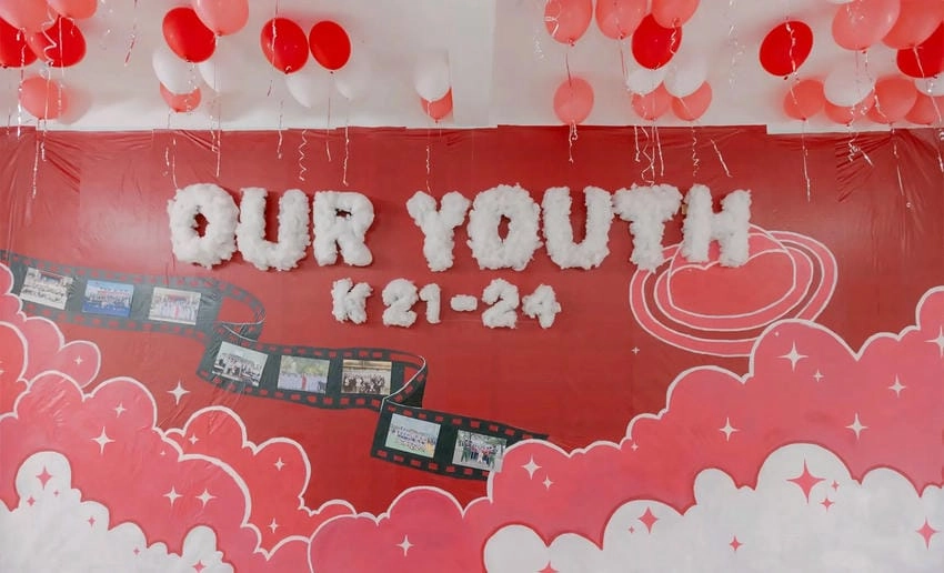 Background chụp kỷ yếu màu neon nổi bật khác biệt