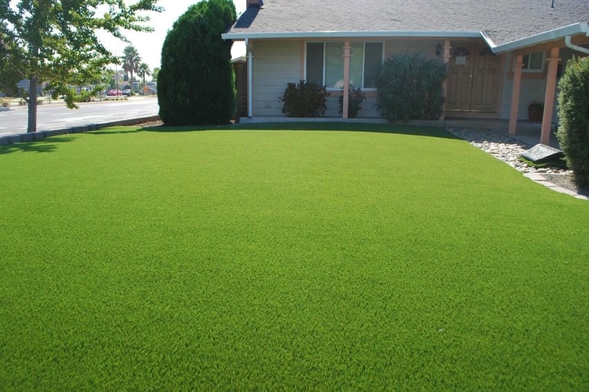 Background cỏ nhân tạo sân vườn rộng rãi và mát mắt