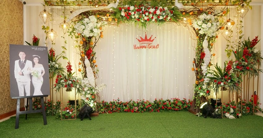 Background cổng cưới ấn tượng tạo điểm nhấn nổi bật