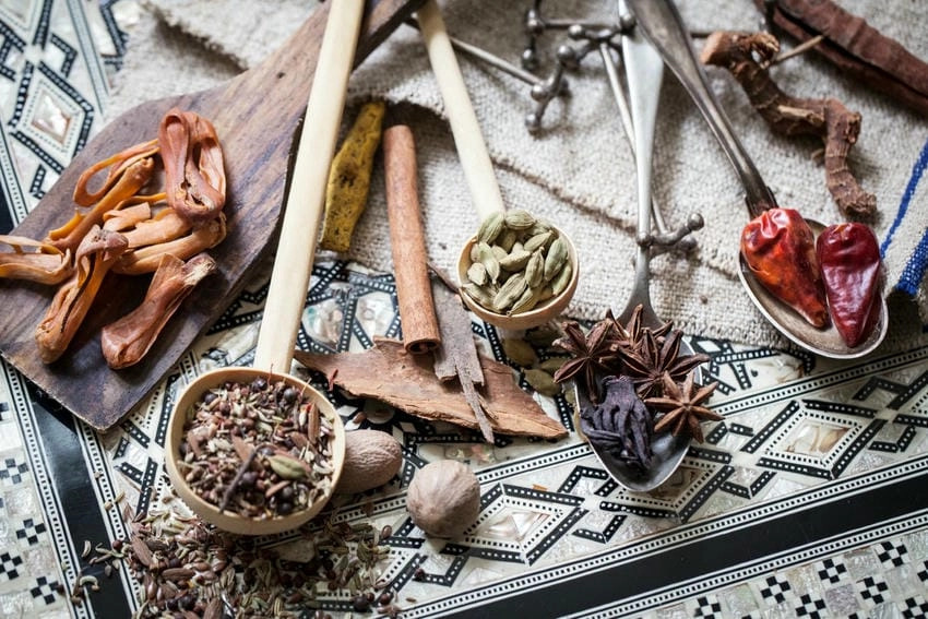 Background dược liệu tạo cảm giác tự nhiên dễ chịu