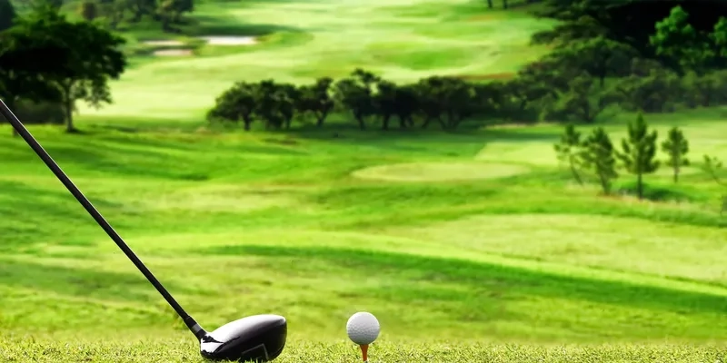 Tăng nhận diện thương hiệu với background golf doanh nghiệp hiện đại