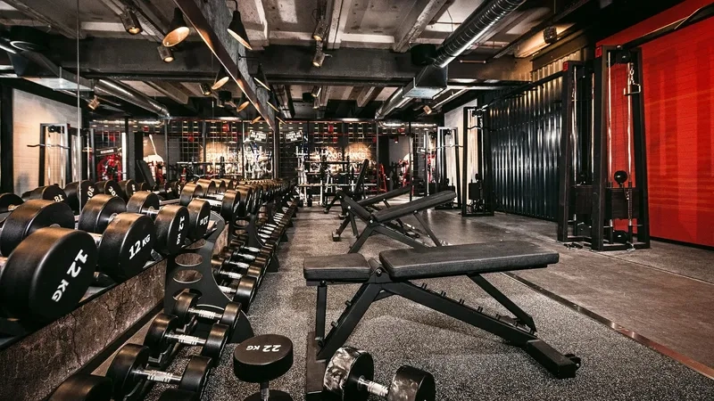 Tạo điểm nhấn không gian với background gym phòng gym cực chất