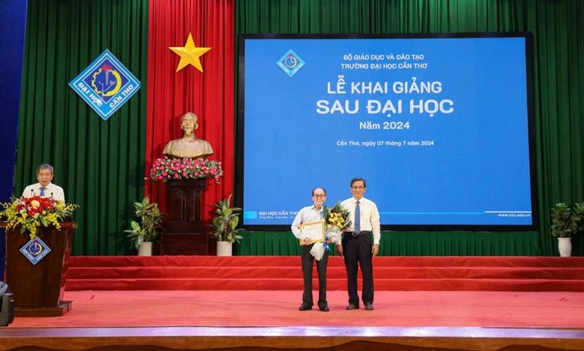 Background khai giảng miễn phí tải nhanh sử dụng dễ dàng