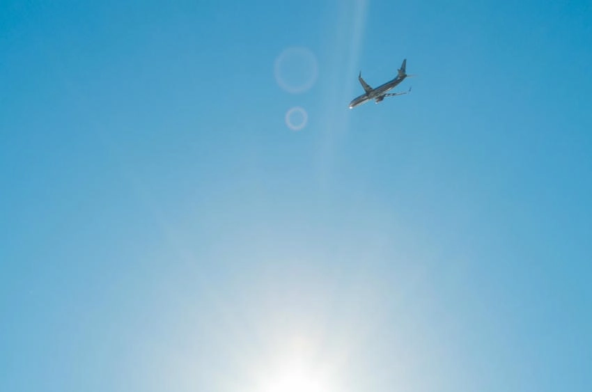 Background máy bay bầu trời rộng lớn và thoáng đãng