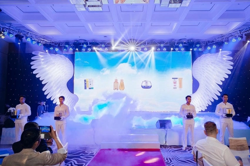 Background ra mắt sản phẩm thiết kế tinh tế và hiện đại