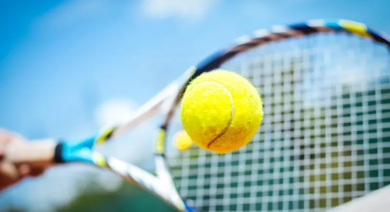 Slide chuyên nghiệp với background tennis powerpoint slide