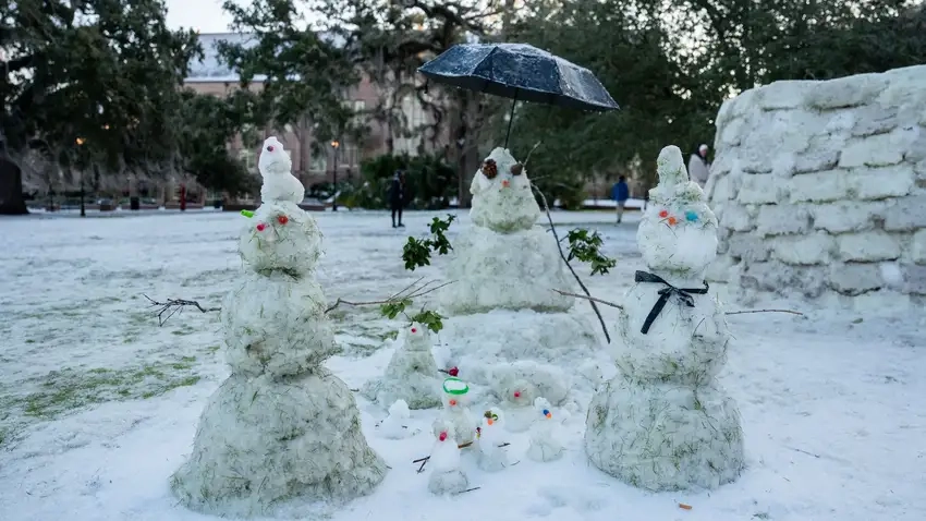 Background tuyết mùa đông mang không khí se lạnh