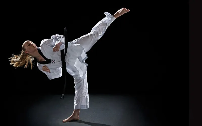 Thỏa sức sáng tạo với background võ thuật cartoon đầy màu sắc