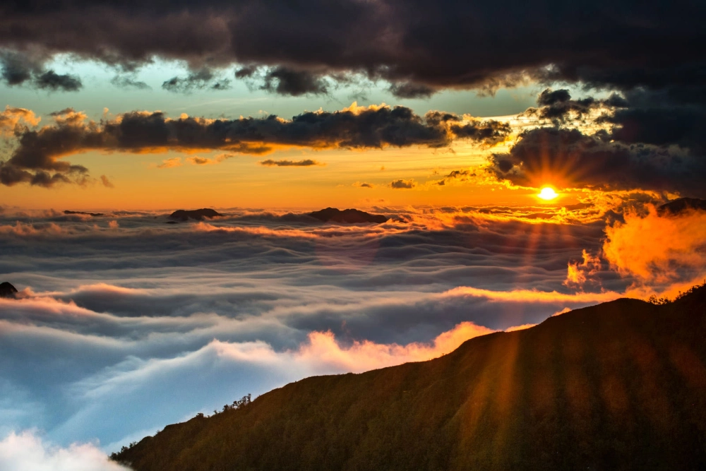 Hùng vĩ bức tranh background bình minh núi non trùng điệp